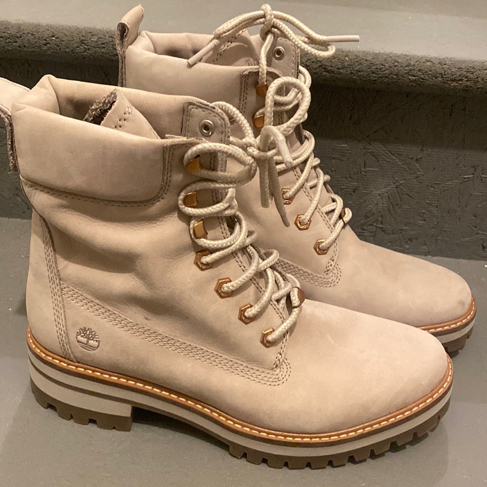 NEW! Timberland Women’s boot.
